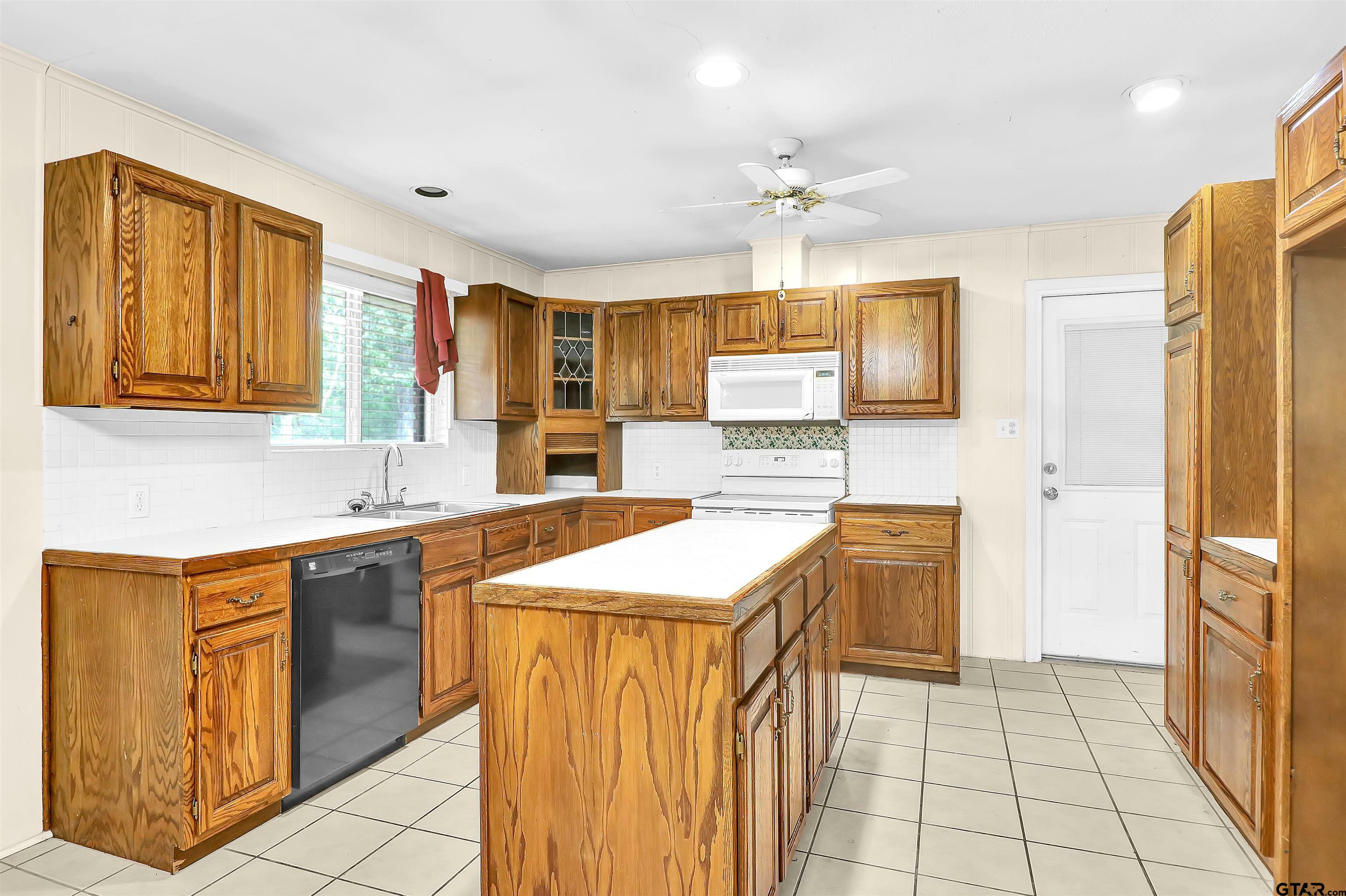Property Photo:  507 Tullie  TX 75601 