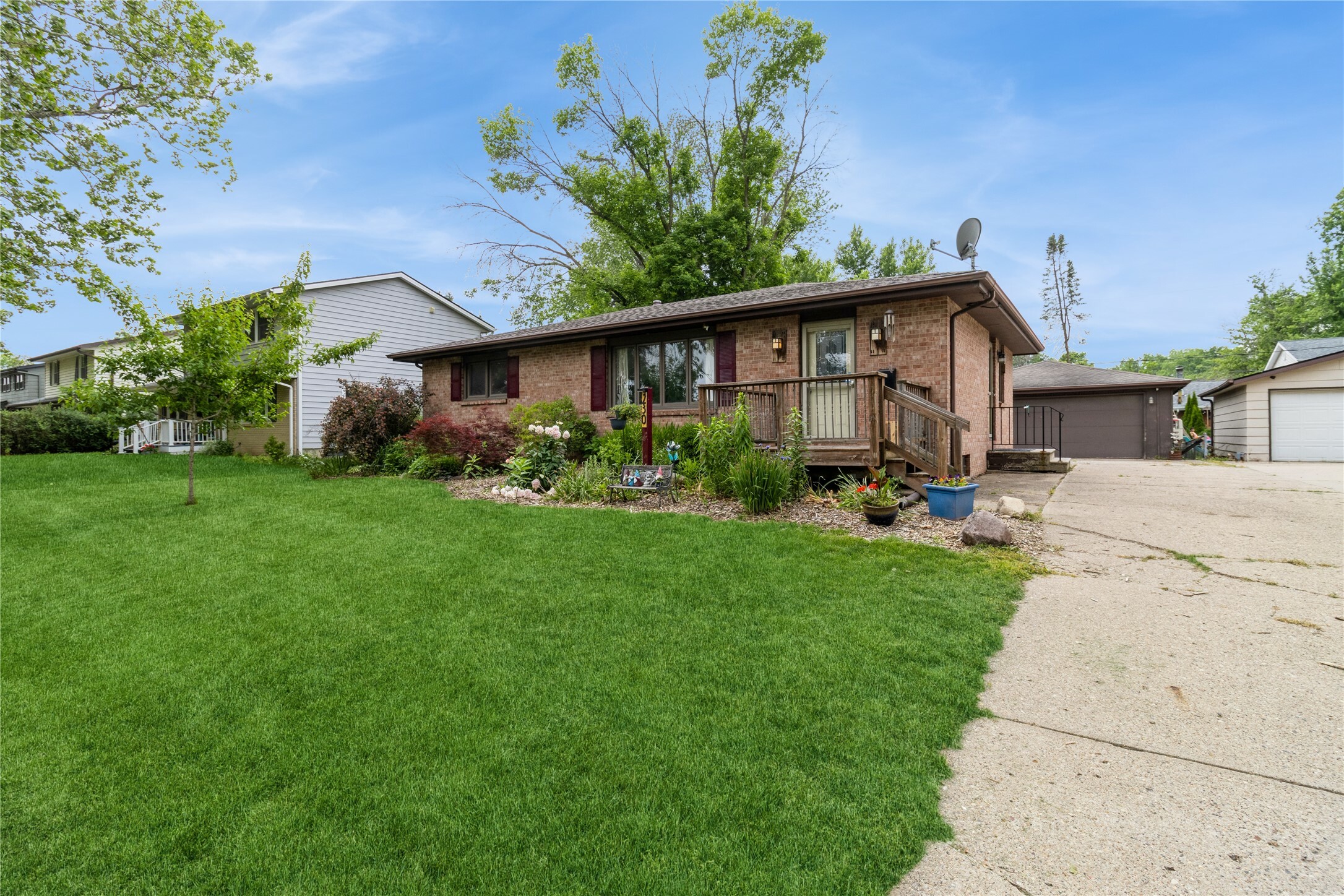 Property Photo: 230 NW Arlan Drive IA 50023