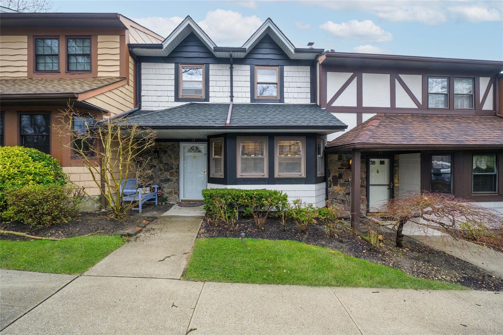 Property Photo:  17 Sheffield Hill 105  NY 11797 