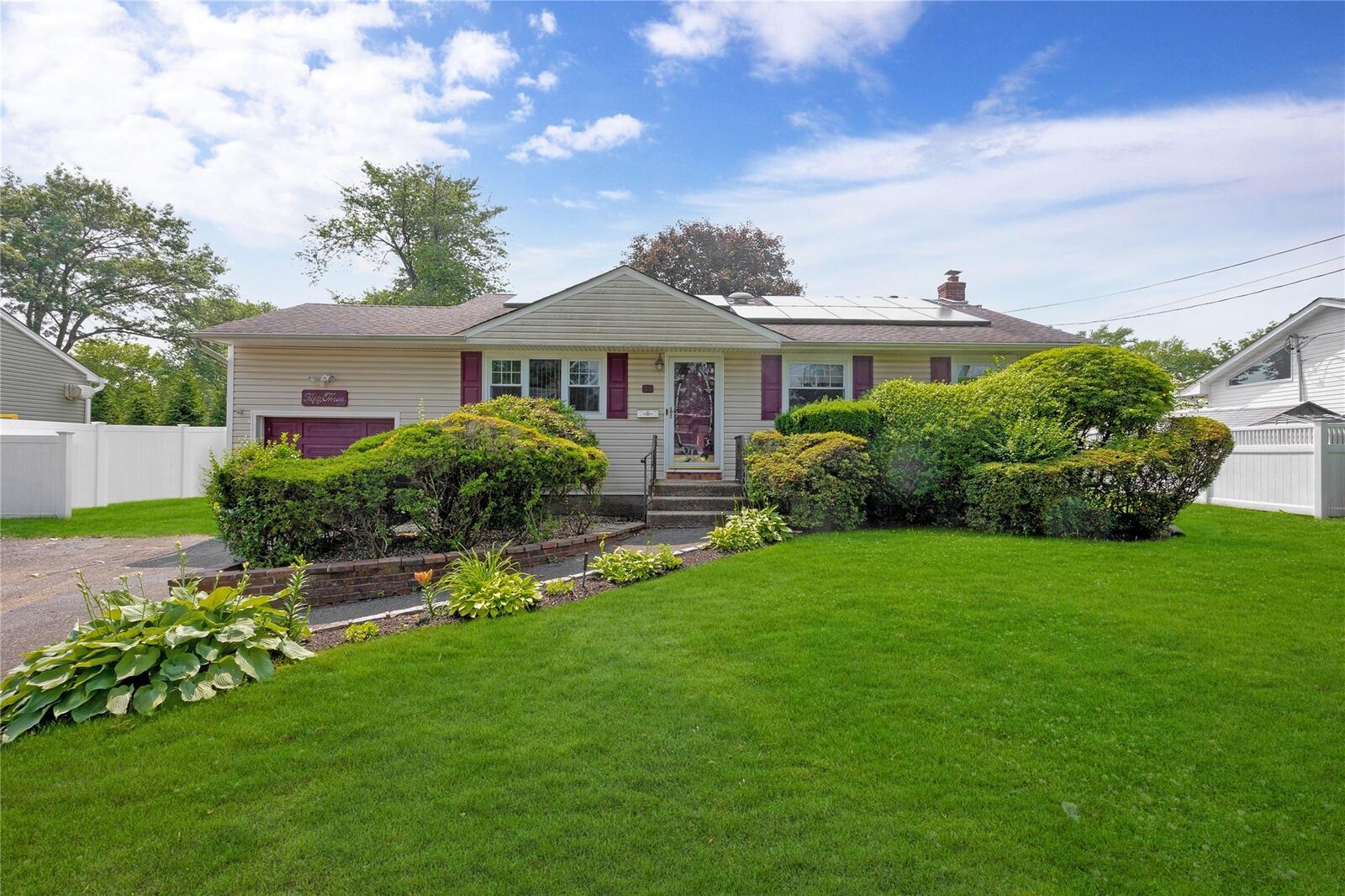 Property Photo:  53 Wiltshire Drive  NY 11725 