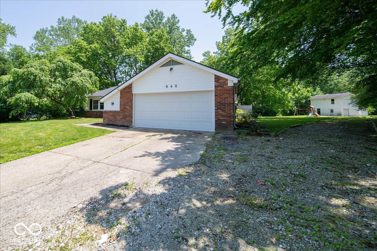 Property Photo: 640 Shady Creek Court IN 46142