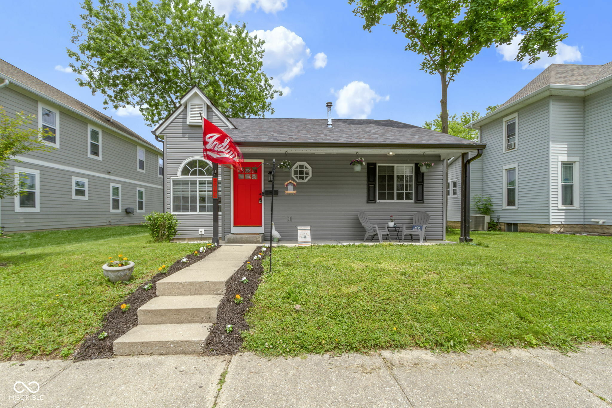 Property Photo: 422 W Broadway Street IN 46142