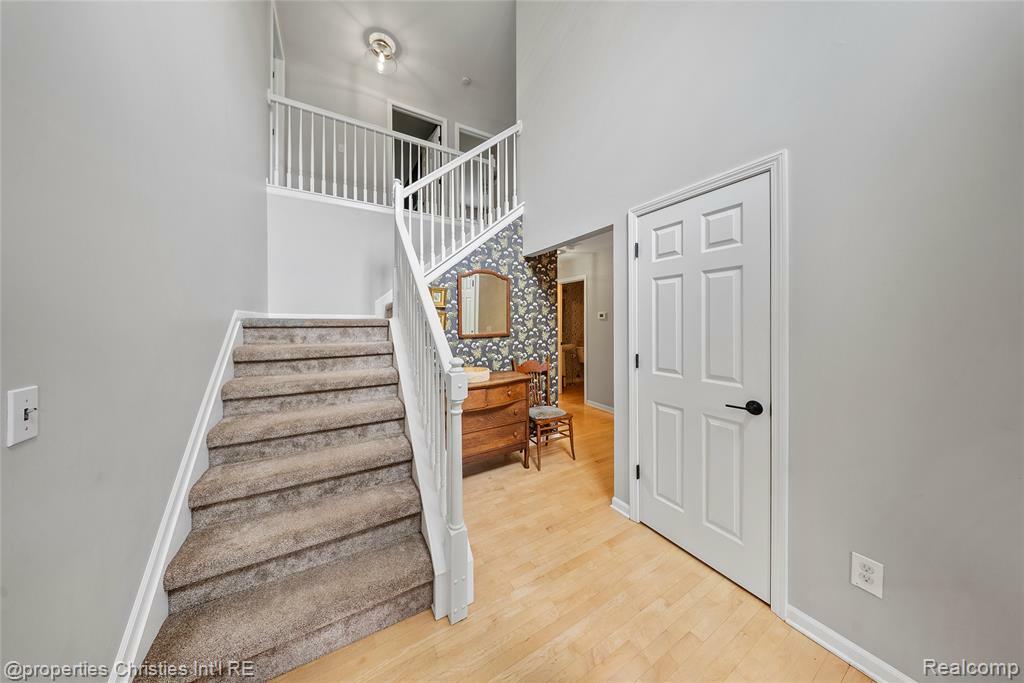 Property Photo: 9840 Oak Valley Drive MI 48348 4172