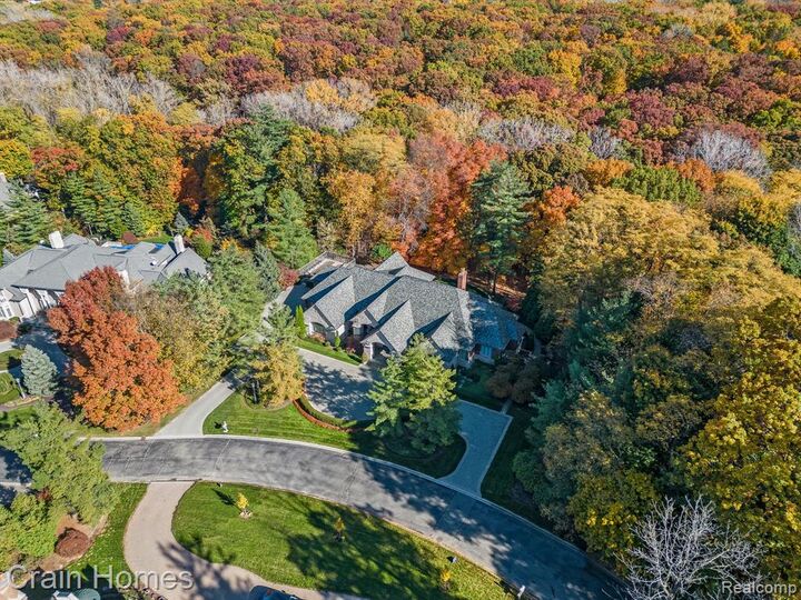 Property Photo: 20 Hidden Ridge MI 48304 2907