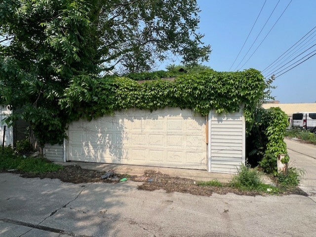 Property Photo: 7917 S Colfax Avenue IL 60617