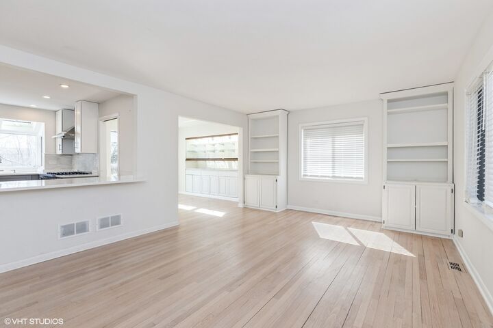Property Photo:  127 Riverside Drive  IL 60093 