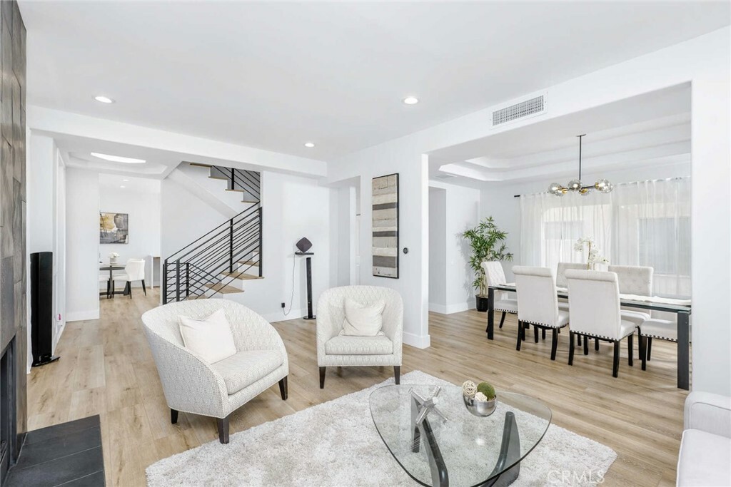 Property Photo: 5923 Etiwanda Avenue 106 CA 91356