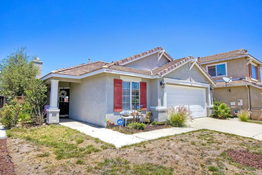Property Photo: 44607 Crestwood Cir CA 92592