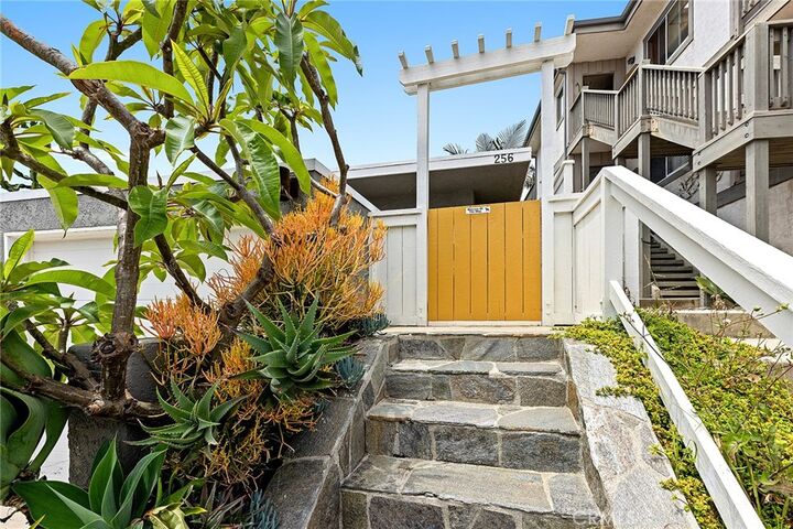 Property Photo:  256 Avenida Madrid  CA 92672