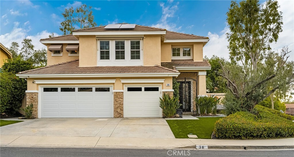 Property Photo: 38 Tessera Avenue CA 92610