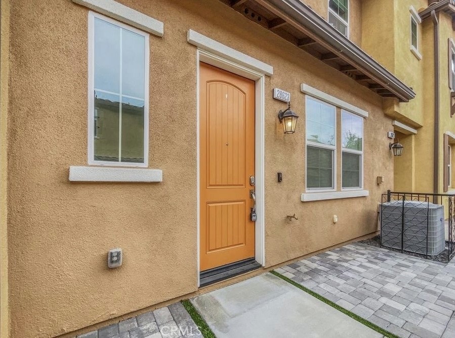Property Photo: 28623 Jardineras Drive CA 91354