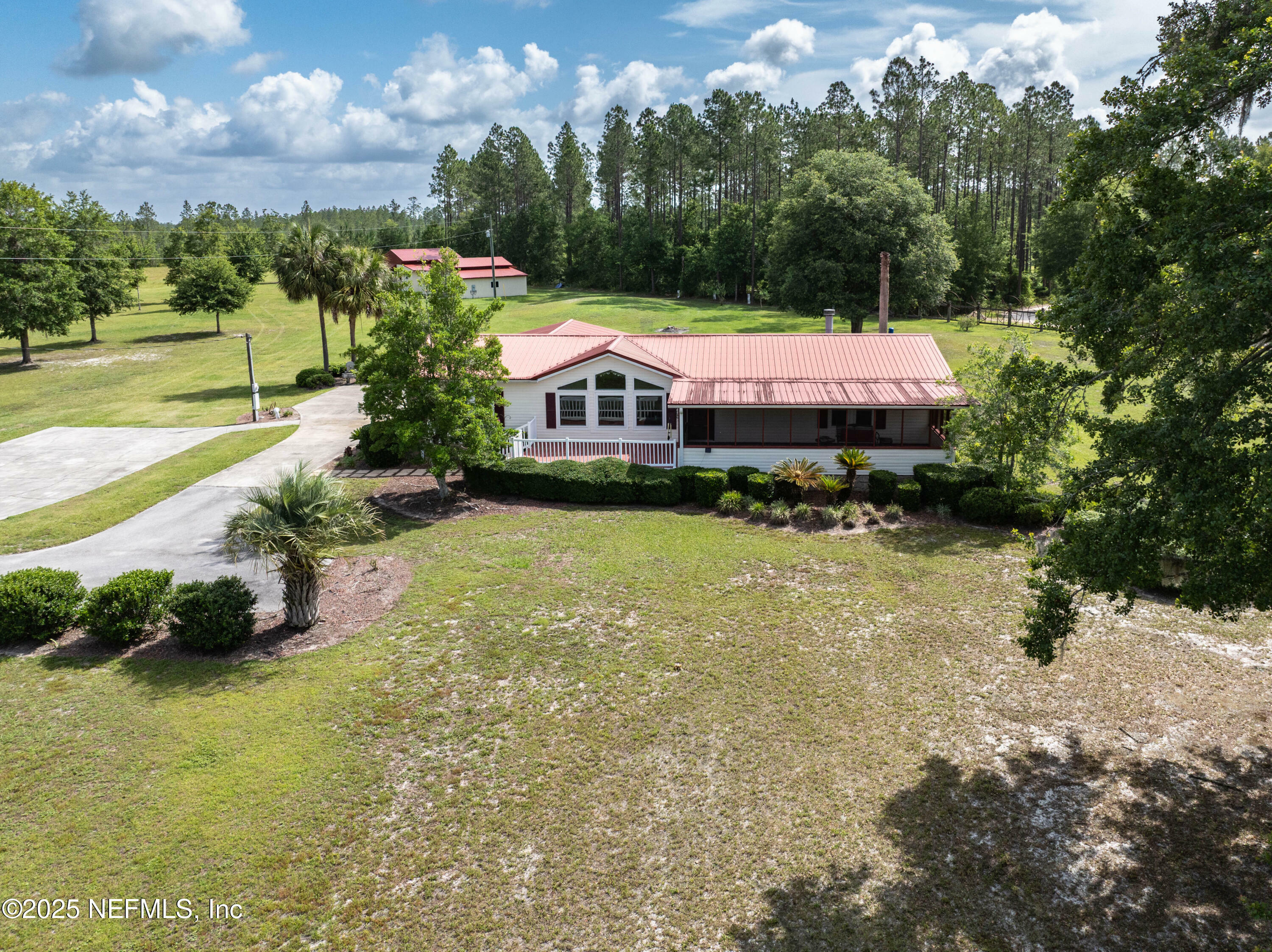 Property Photo: 14888 NE 148th Path FL 32083