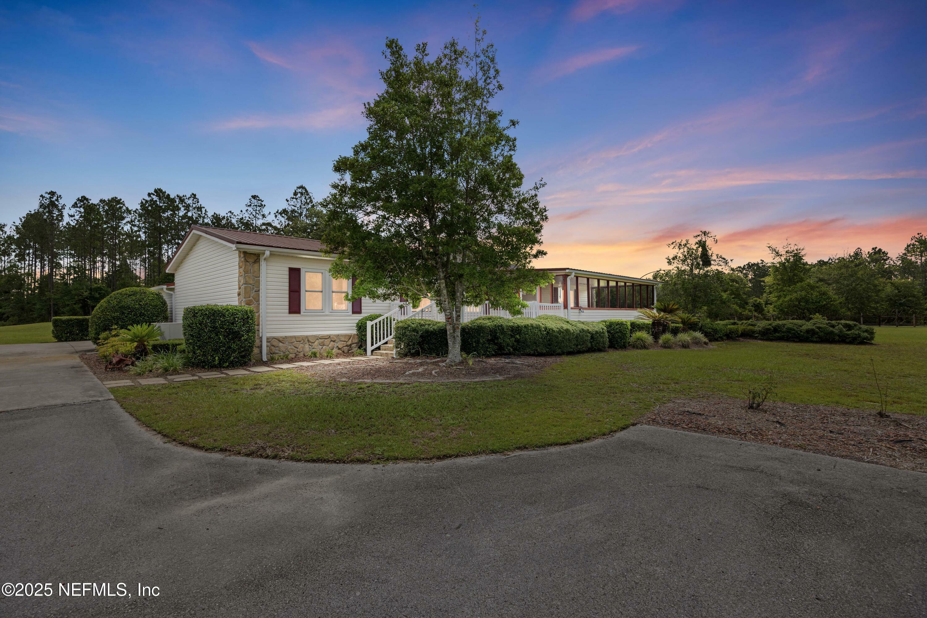 Property Photo: 14888 NE 148th Path FL 32083