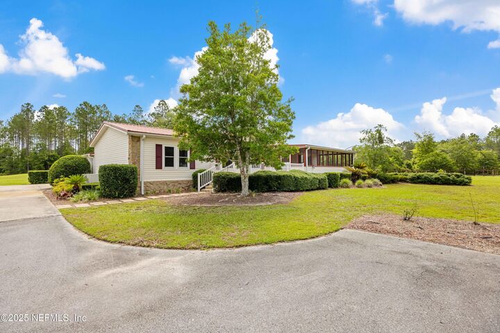 Property Photo: 14888 NE 148th Path FL 32083