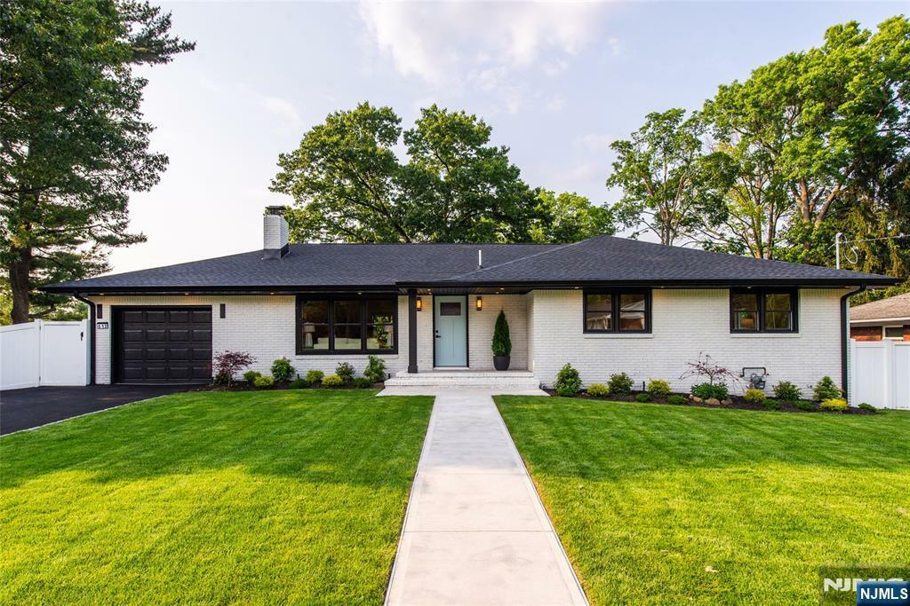 Property Photo:  12 Hillcrest Drive  NJ 07424 