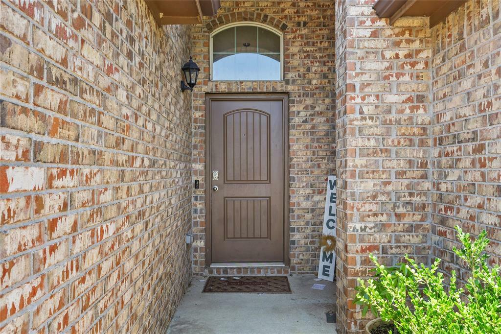 Property Photo: 608 Mud Lake Trail TX 76120