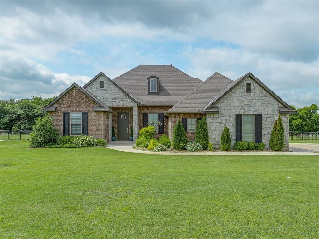 Property Photo:  10043 Lacewood Drive  OK 73025 