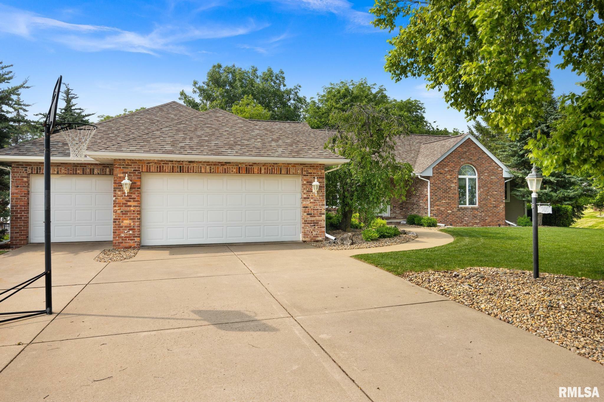 Property Photo: 905 Highland Court IL 61548