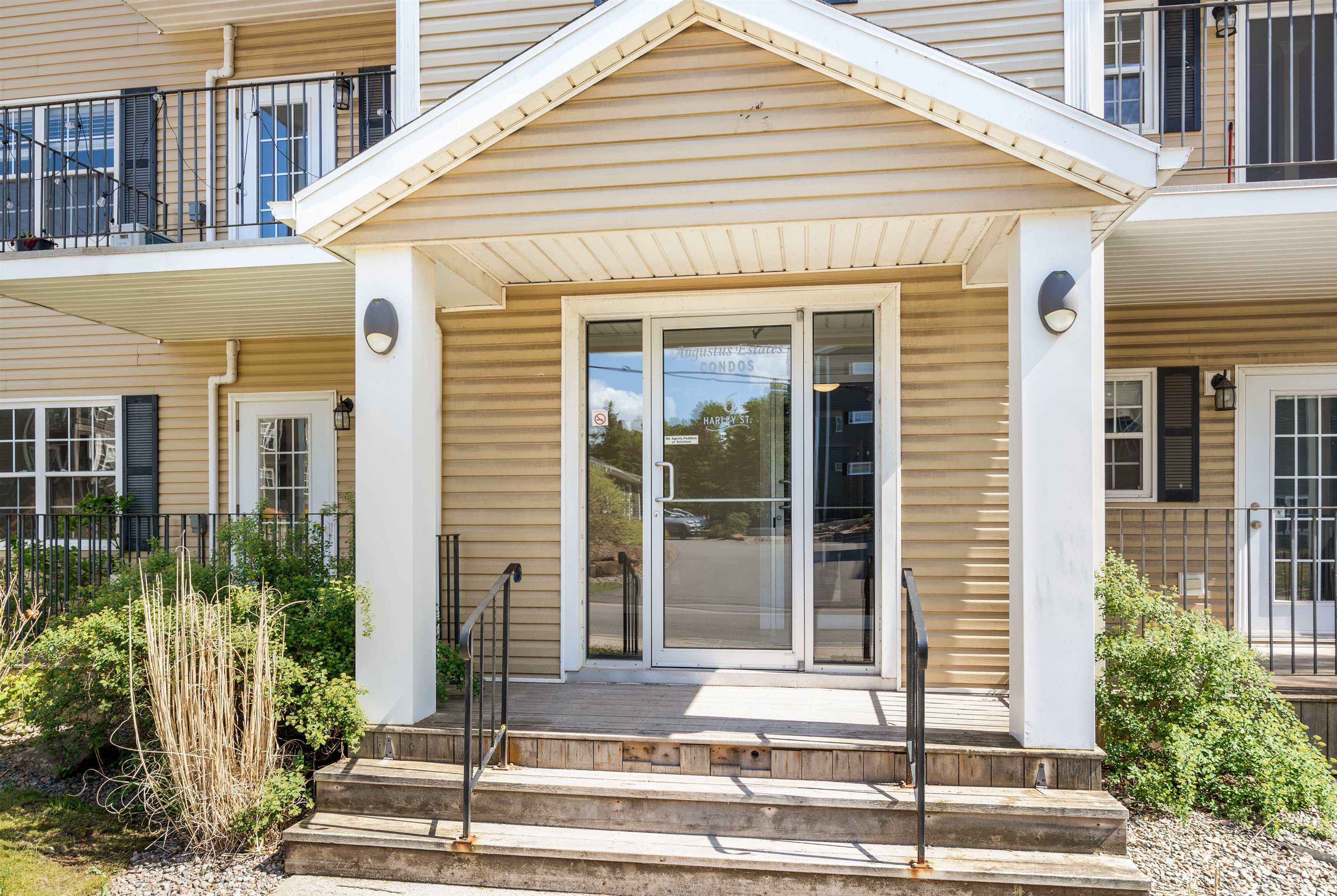 Property Photo: 1A 6 Harley Street PE C1A 5T8