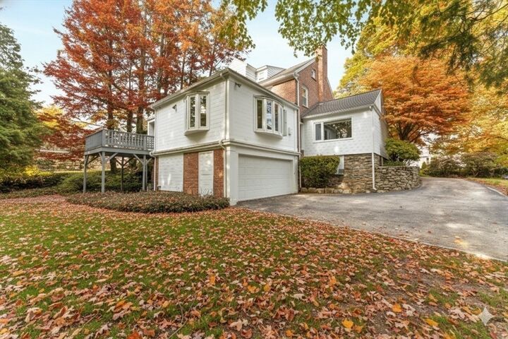 Property Photo:  9 Dennison Rd  MA 01609 