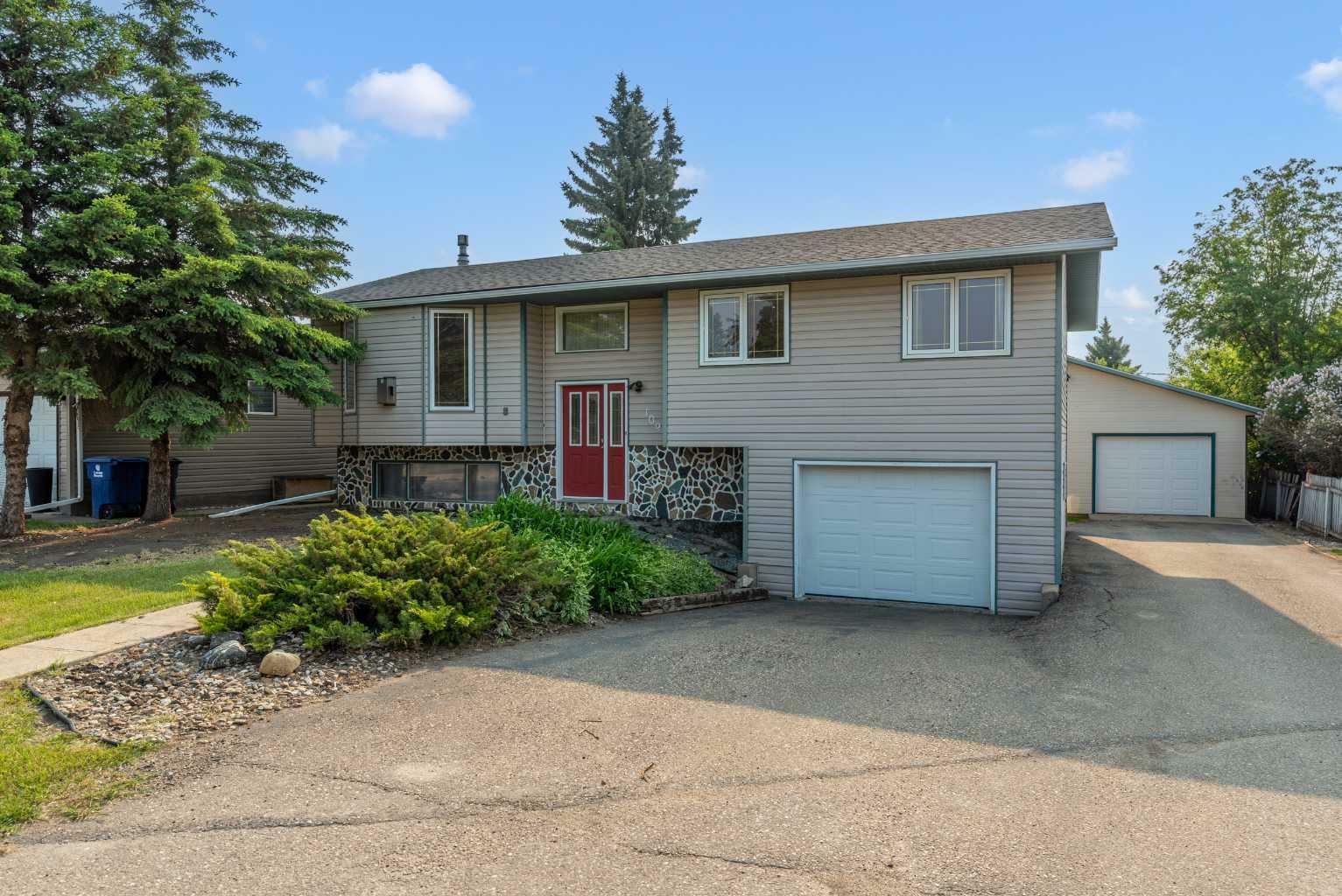 Photo de la propriété: 109 3 Street E SK S0M 1M0