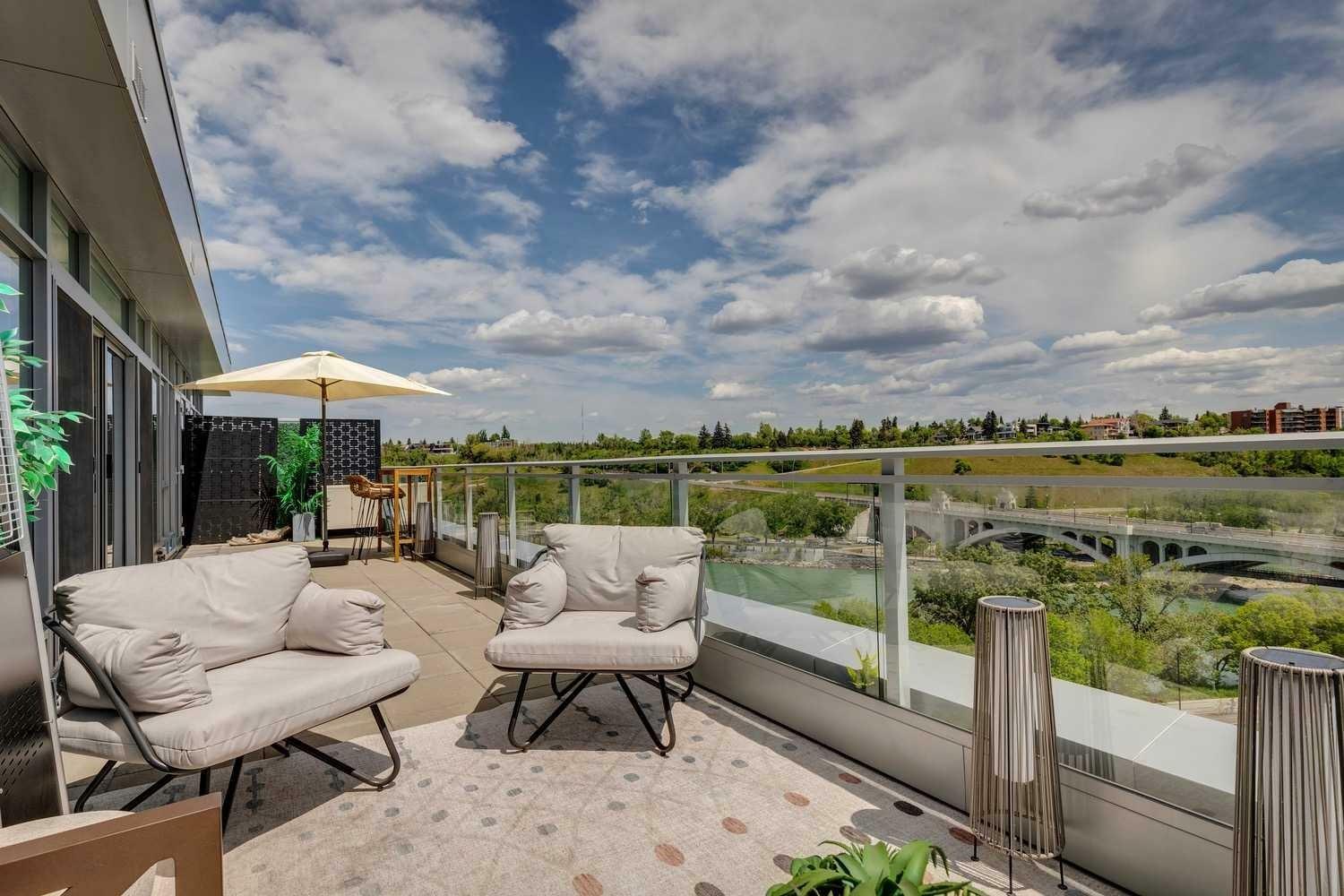 Property Photo:  118 Waterfront Court SW 902  AB T2P 0W3 