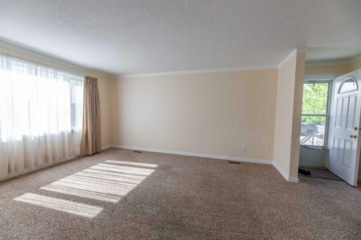 Property Photo:  117 Dorin Drive  AB T7V 1B8 