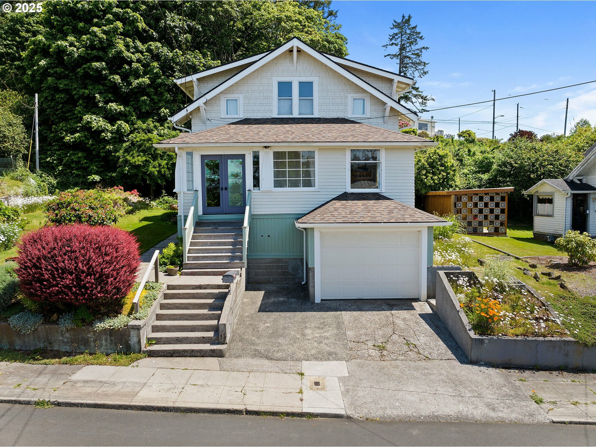 Property Photo: 571 Rivington Ave OR 97103