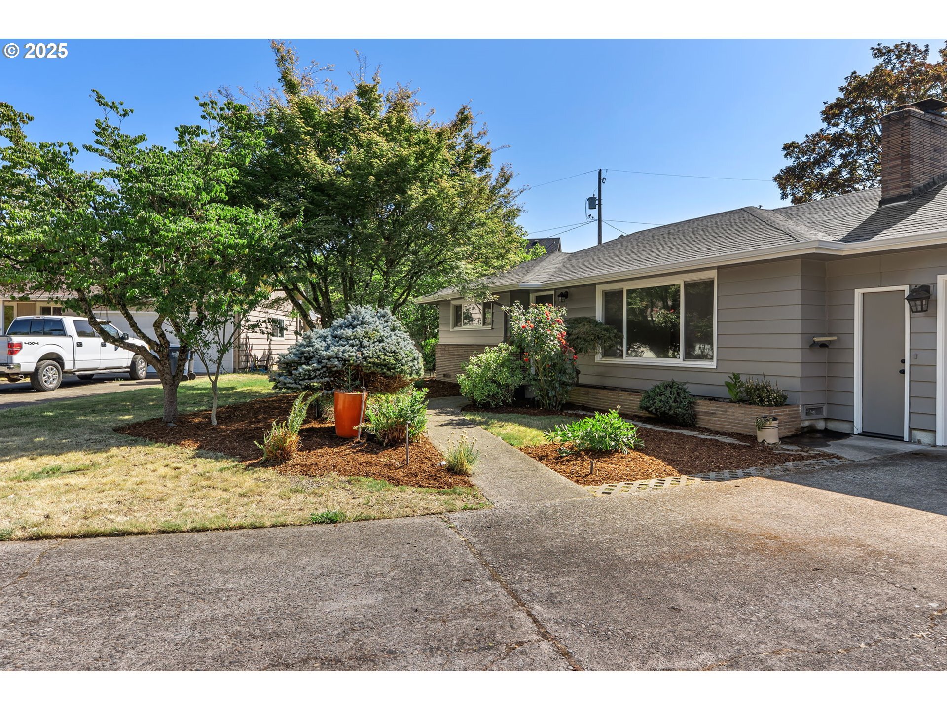 Property Photo: 45 Strome Ct OR 97404