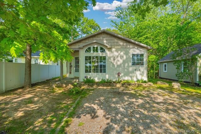 Property Photo: 2102 Miles Road MI 48446