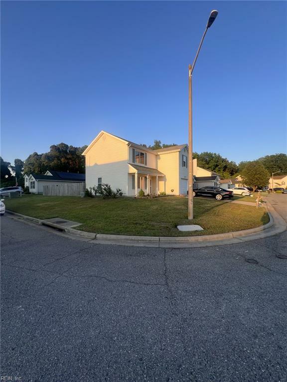 Property Photo: 222 Greenfield Cres VA 23434