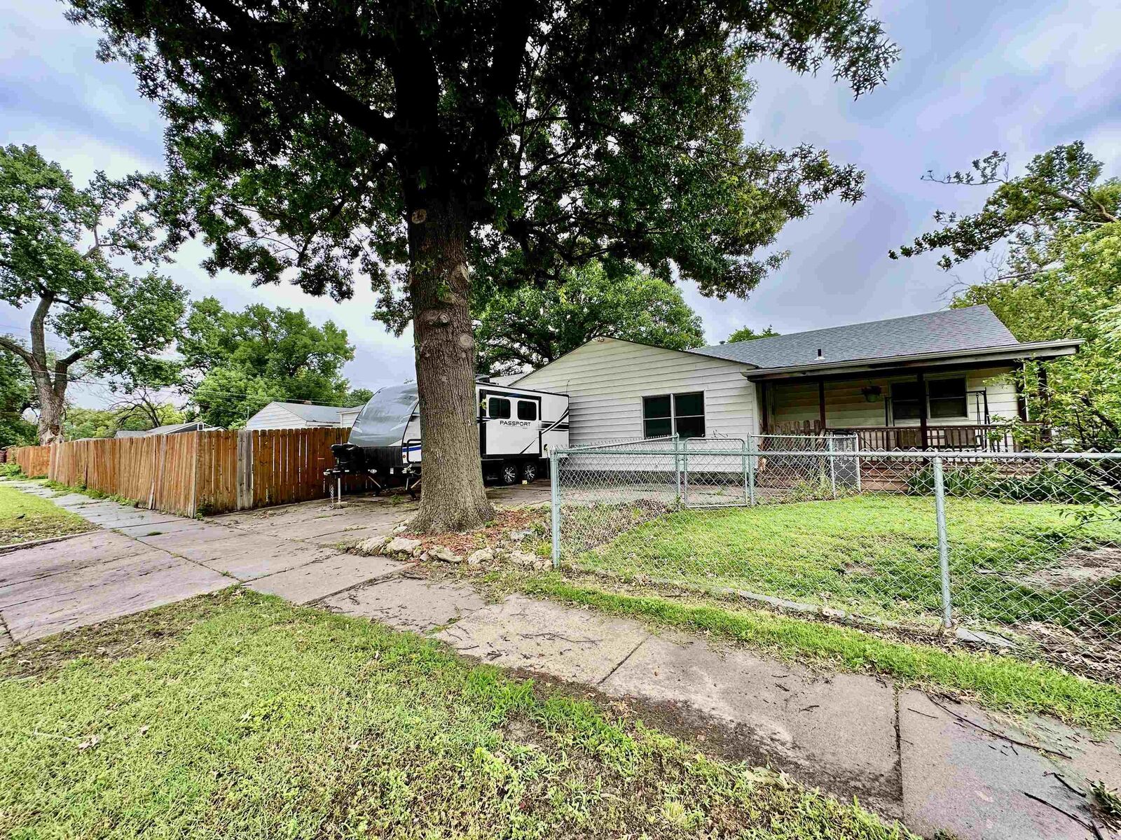 Property Photo: 2924 S Volutsia Ave KS 67216