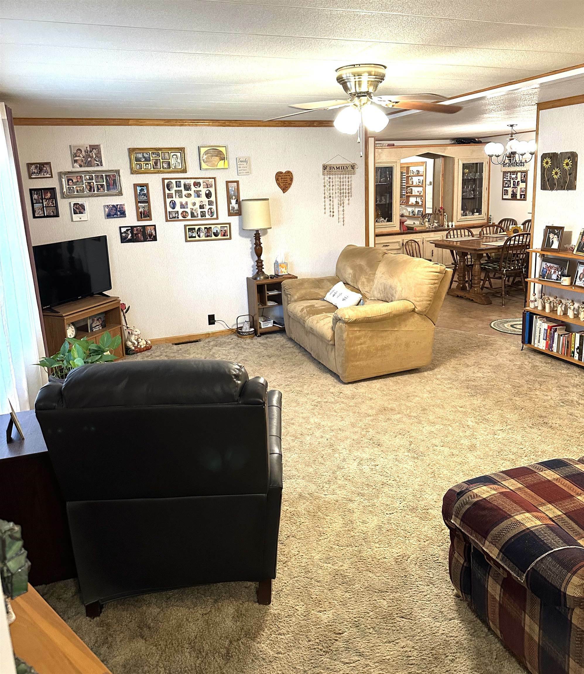 Property Photo: 911 N Locust St KS 67104