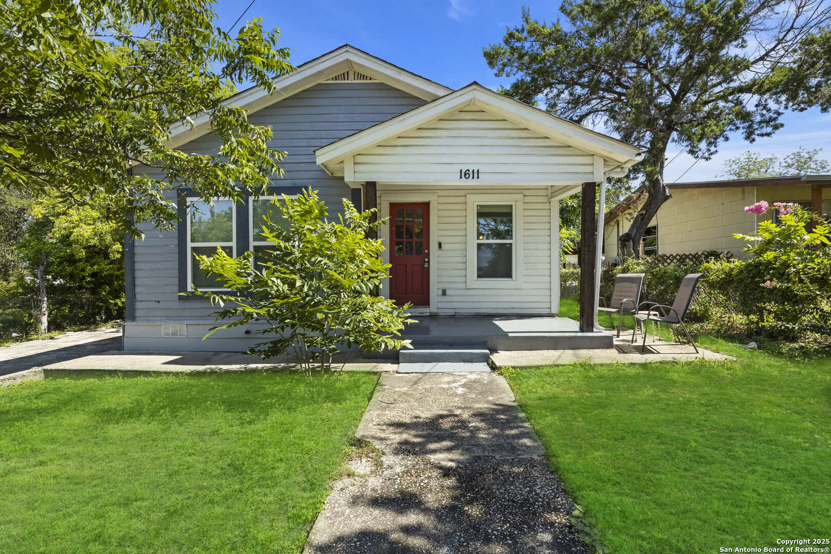 Property Photo: 1611 Carson TX 78208