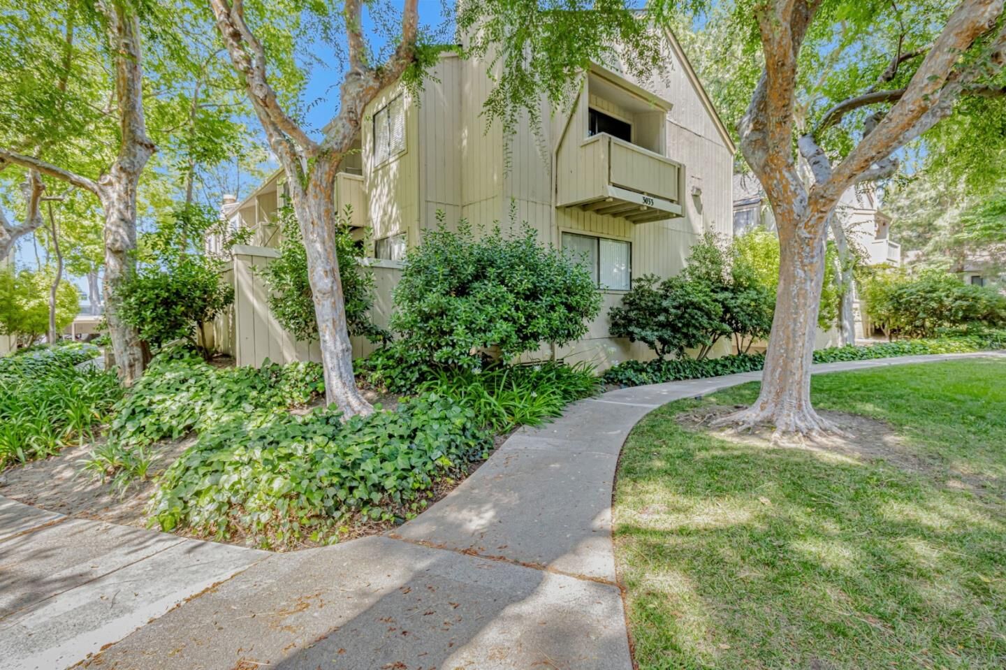 Property Photo:  3033 Kaiser Drive H  CA 95051 