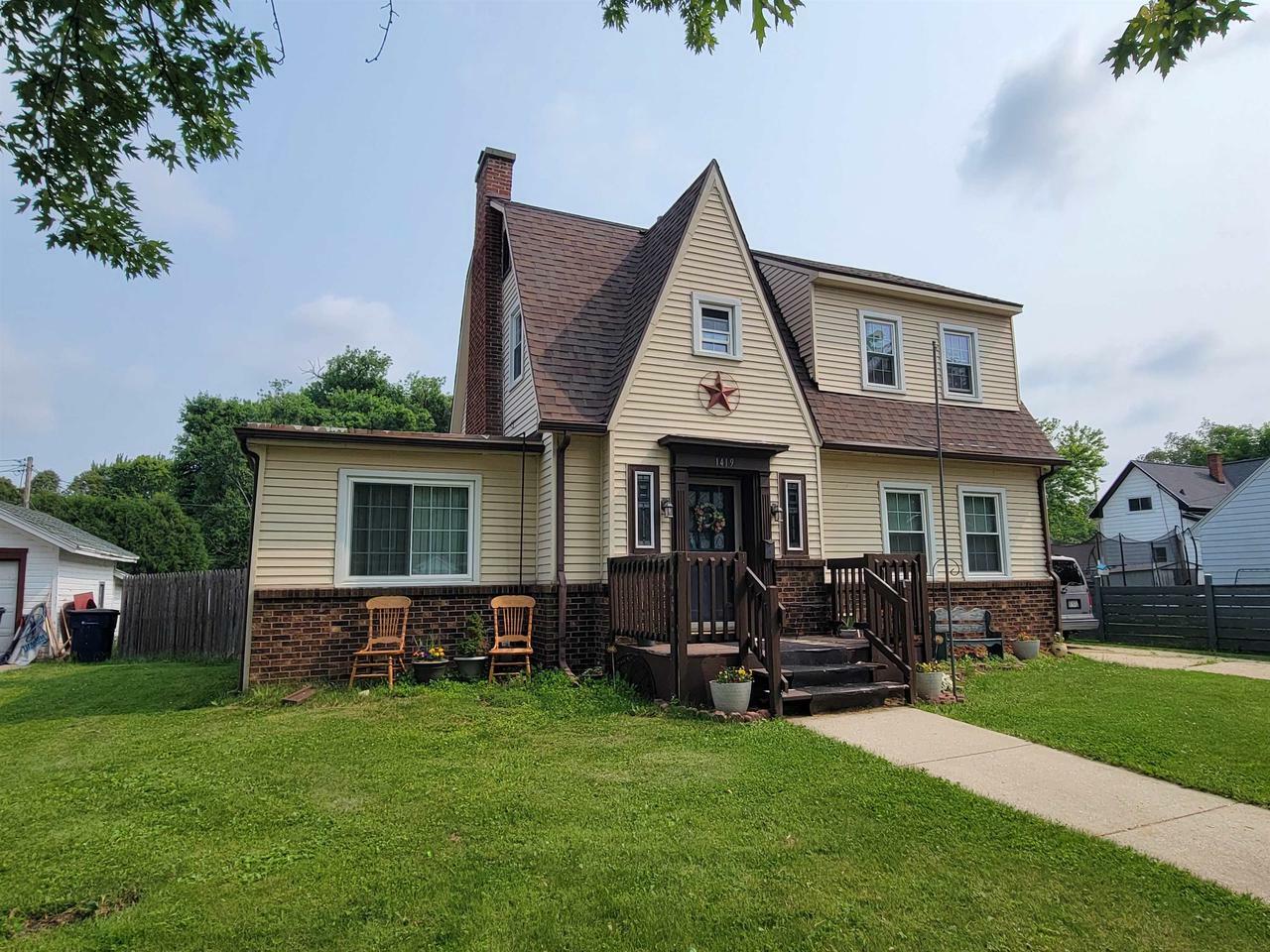 Property Photo: 1419 St Lawrence Avenue WI 53548
