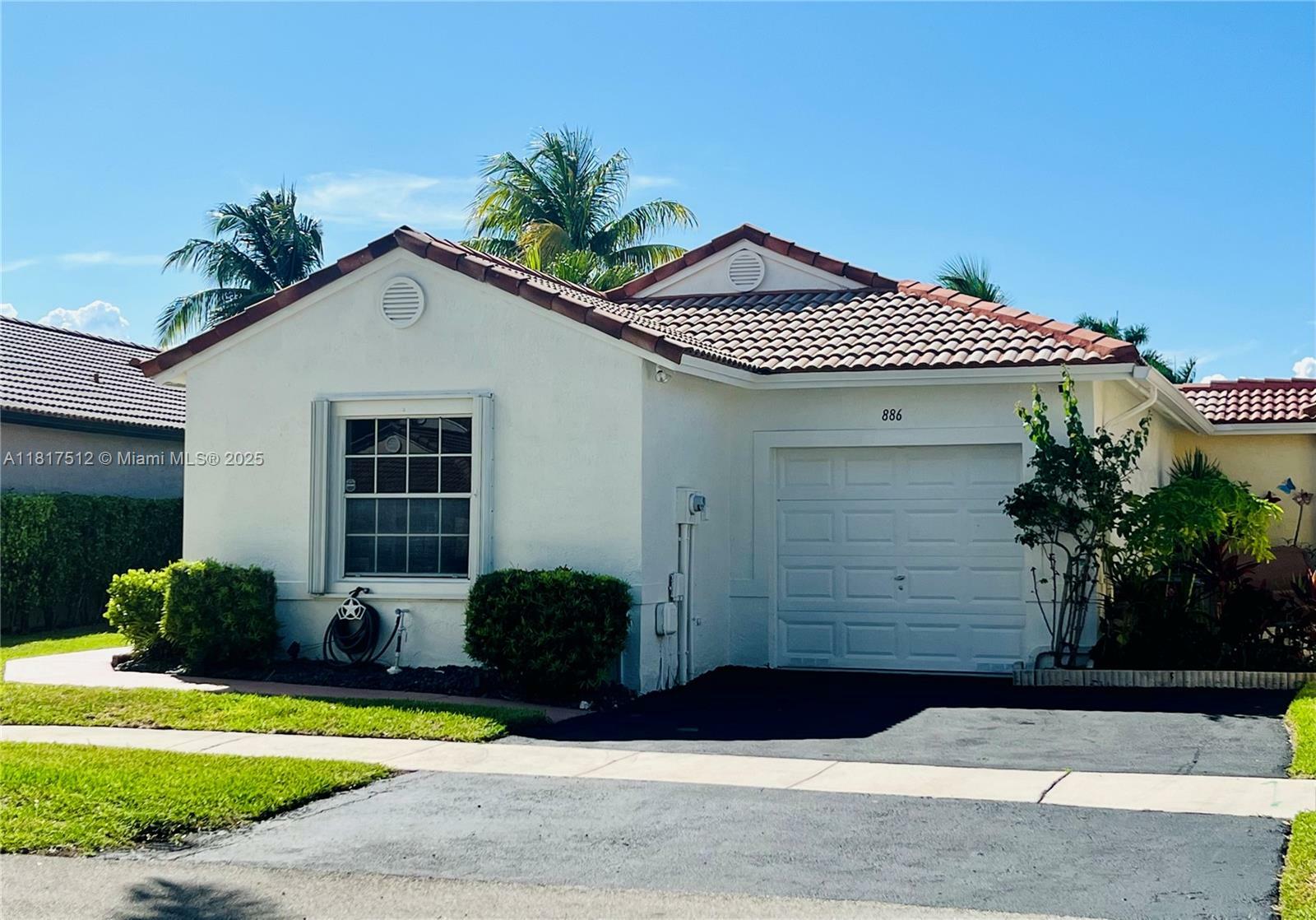 Property Photo: 886 SW 180th Ter FL 33029