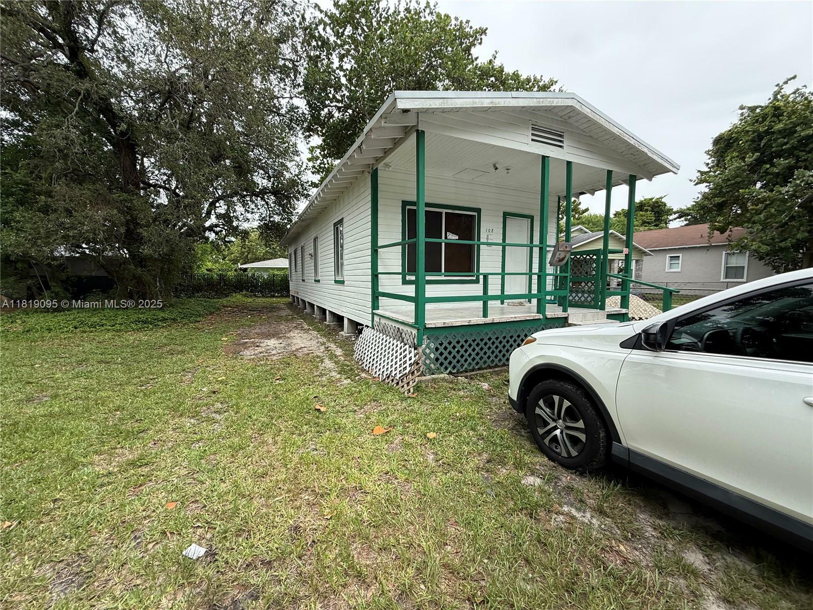 Property Photo: 108 Oak Ave FL 33133