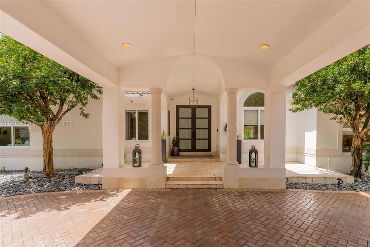 Property Photo:  9532 SW 124th Ter  FL 33176