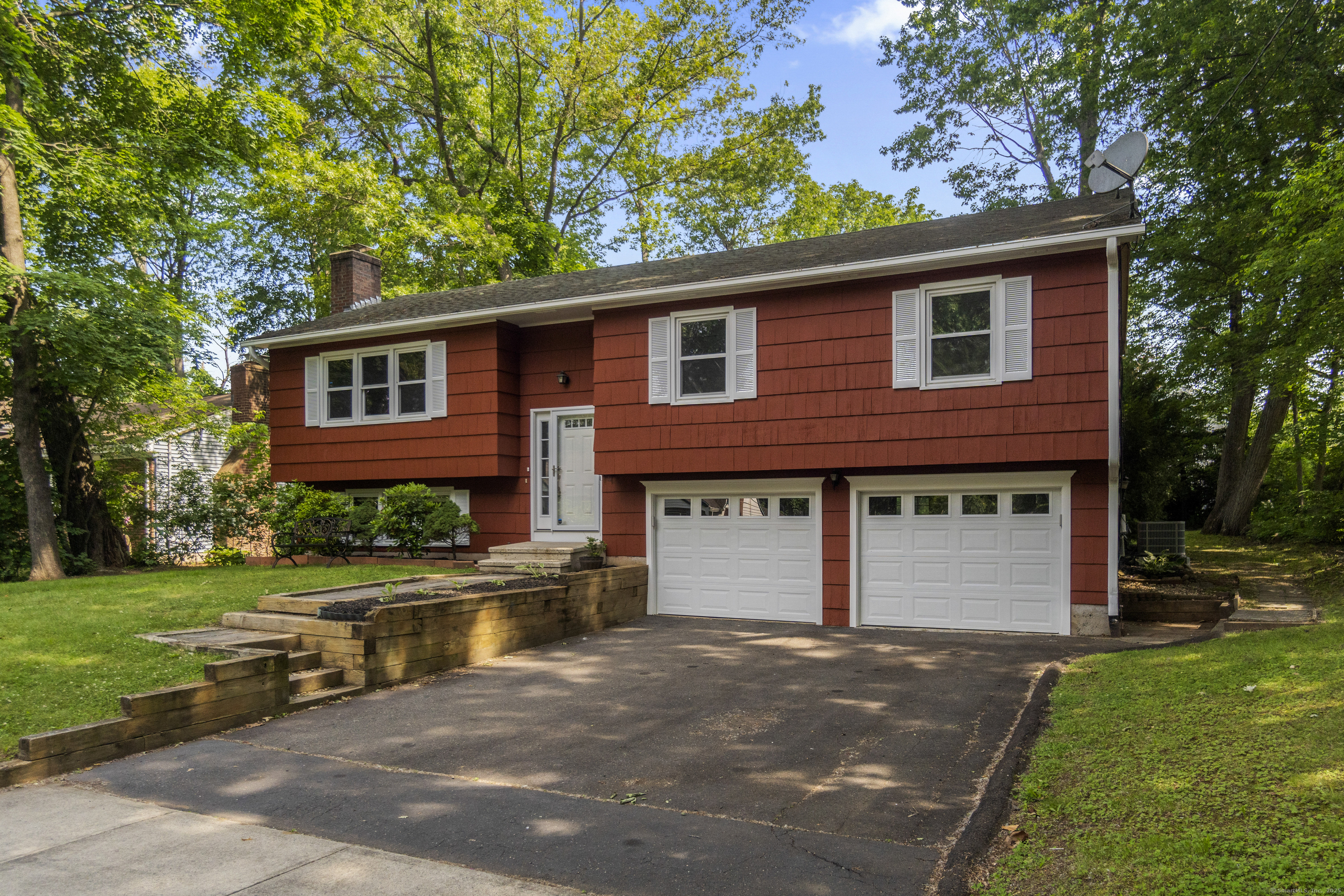 Property Photo: 5 Robin Lane CT 06515