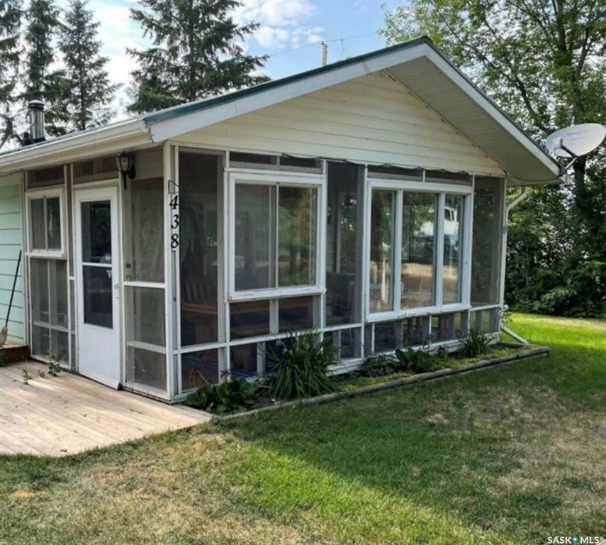 Property Photo: 438 Isabel Avenue SK S0M 1X0