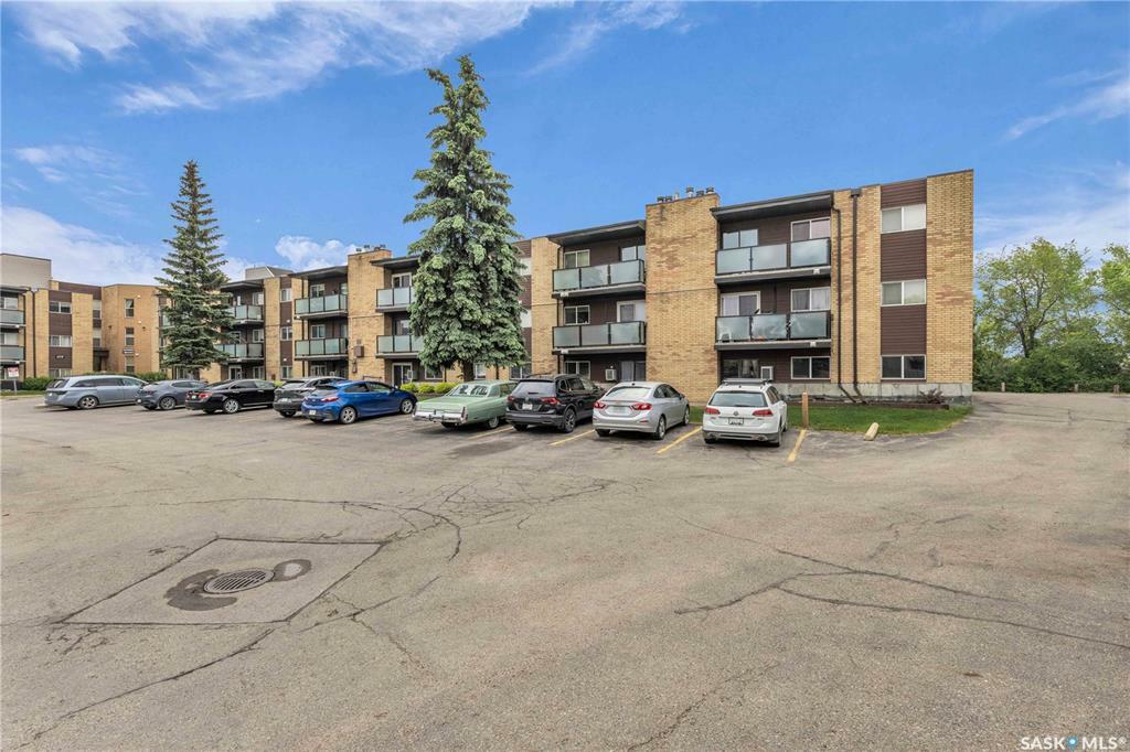 Property Photo: 423 Tait Court 107 SK S7H 5L3