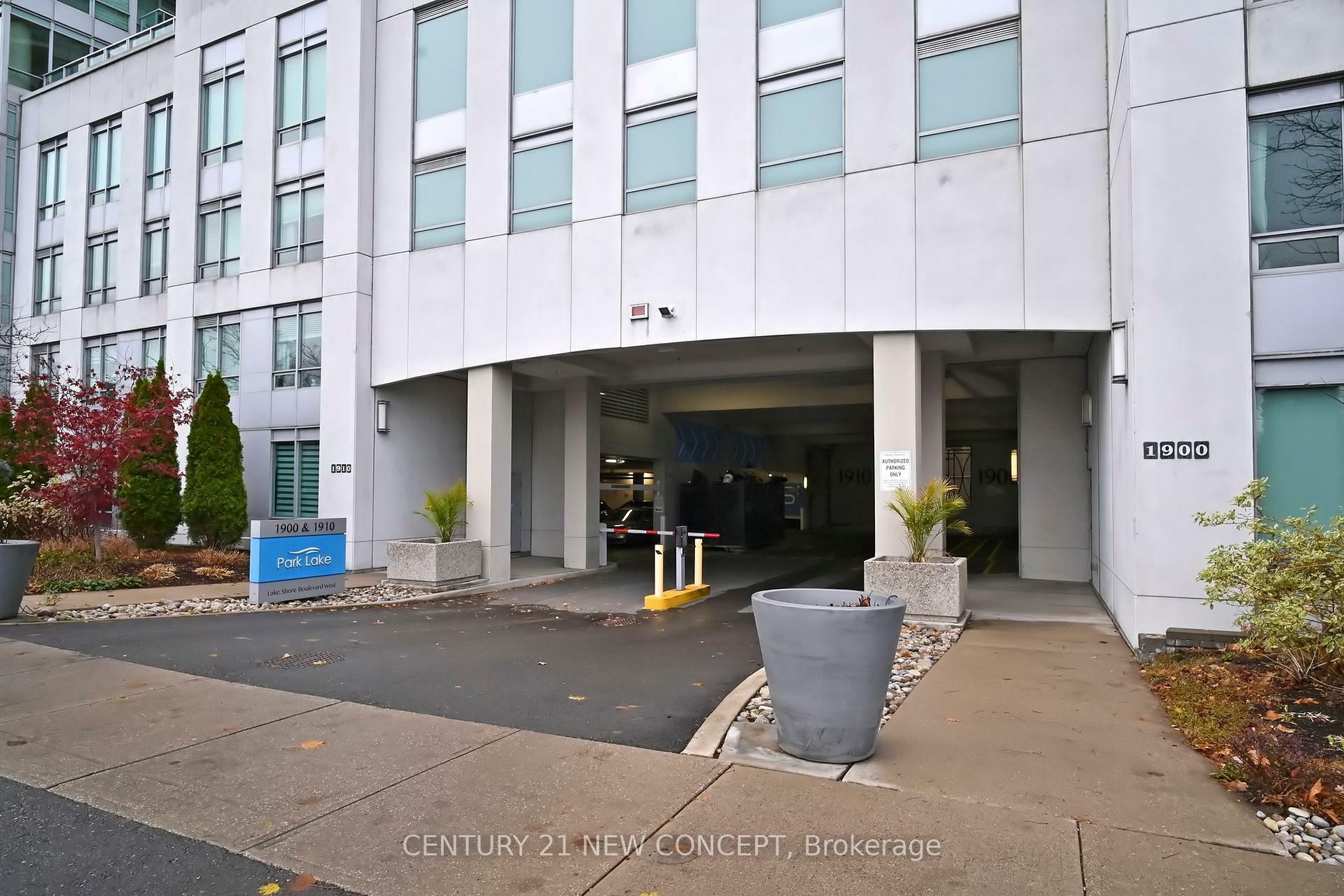 Property Photo:  1900 Lake Shore Boulevard W 704  ON M6S 1A4 