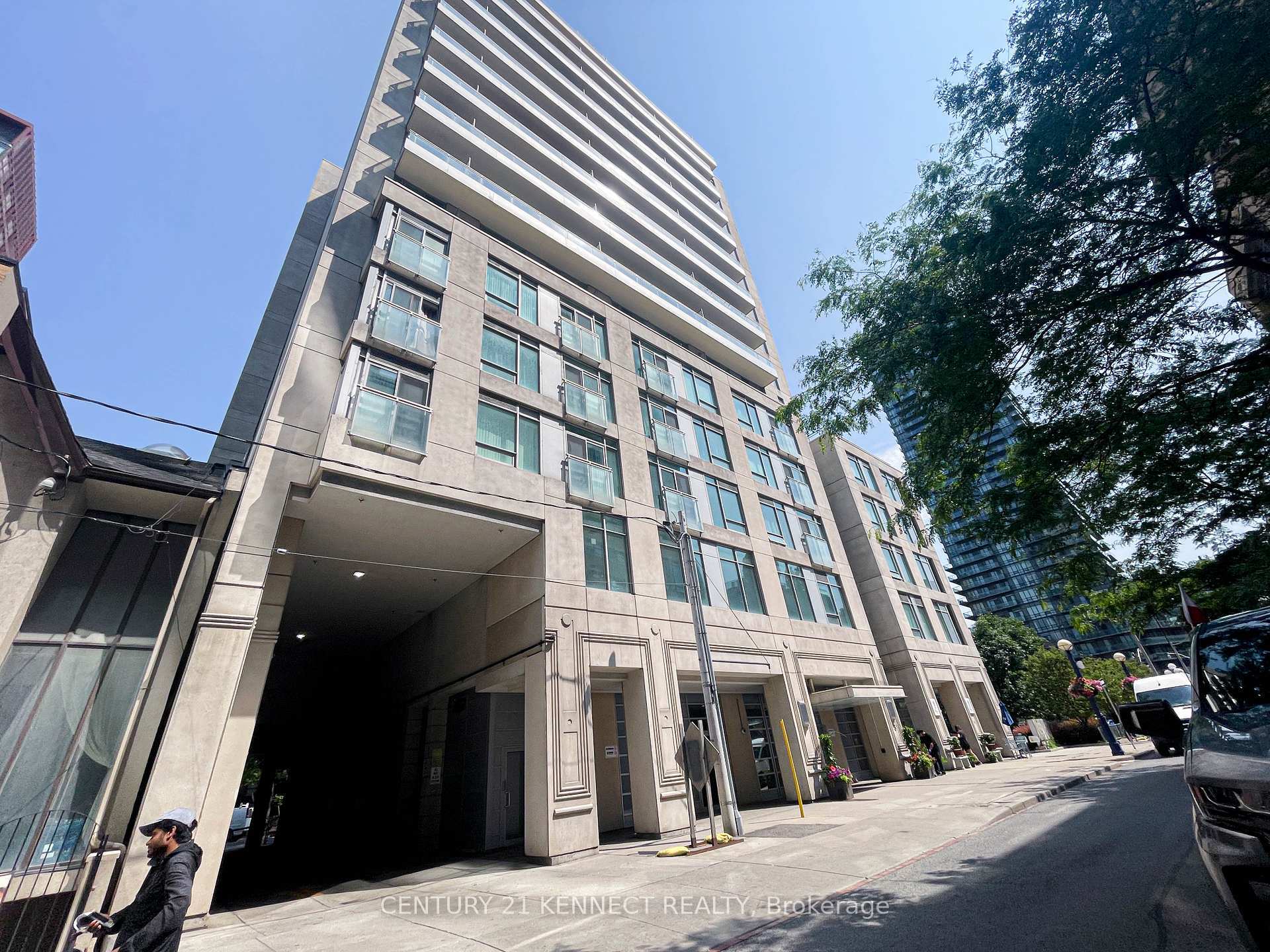 Photo de la propriété: 8 Scollard Street 1305 ON M5R 1M2