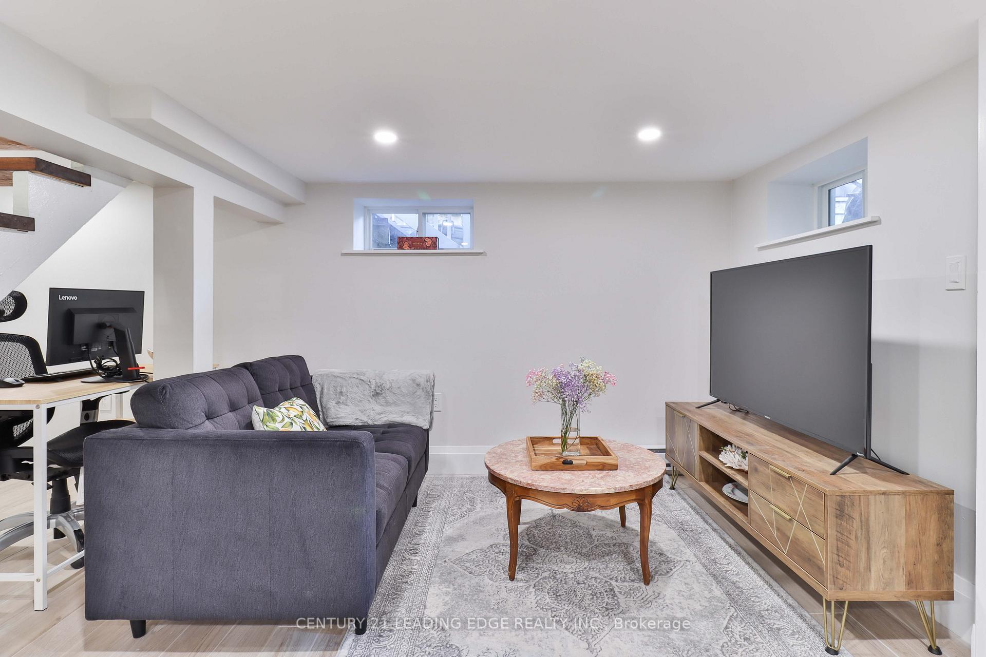 Photo de la propriété:  487 Eagle Street Unit D  ON L3Y 1K7 