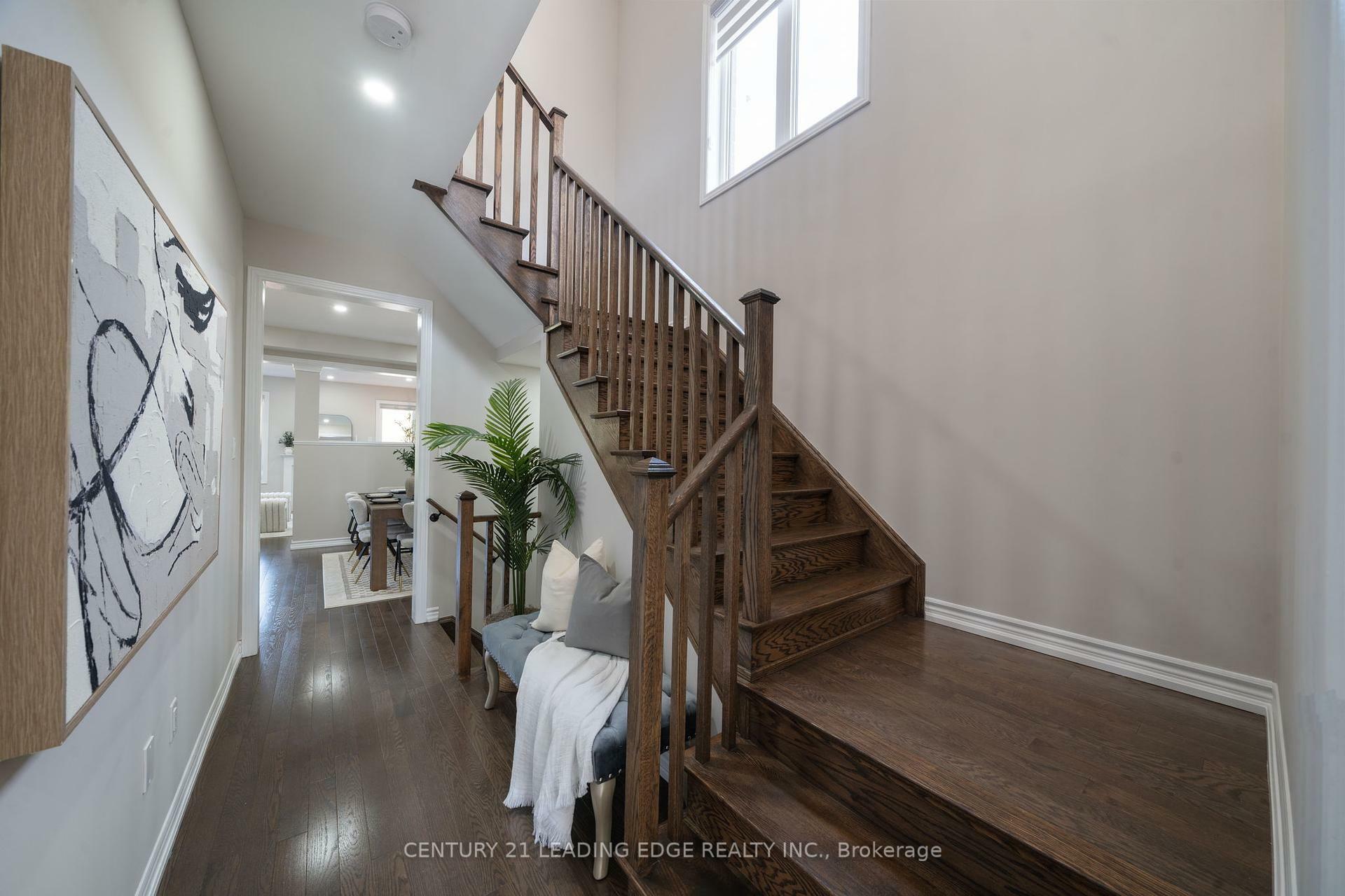 Photo de la propriété: 56 Priory Drive ON L1P 0L2