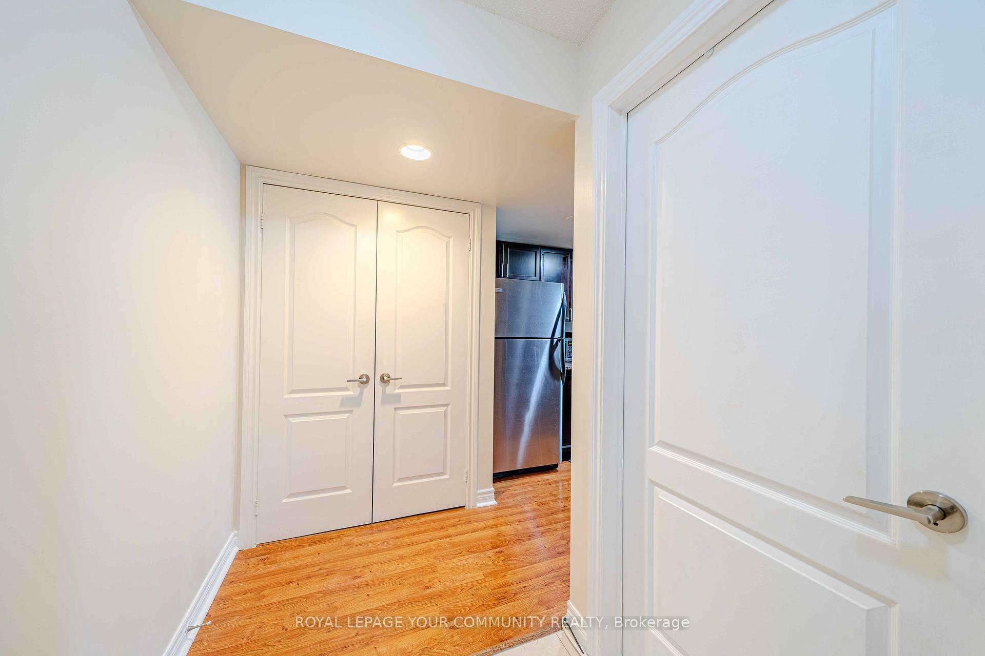 Property Photo: 70 Town Centre Court 705 ON M1P 4Y7