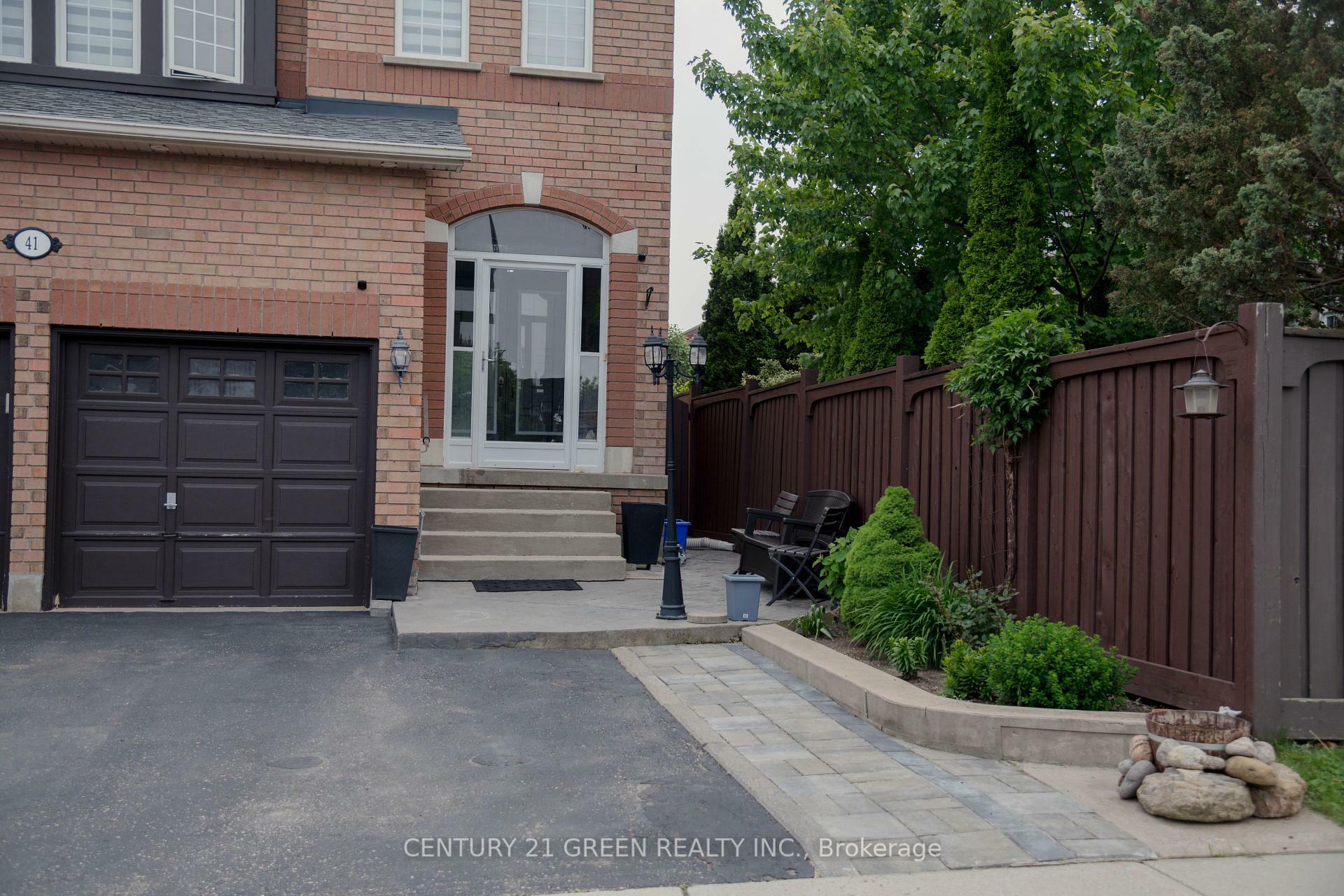 Photo de la propriété:  41 Sequoia Road  ON L4H 1W6 