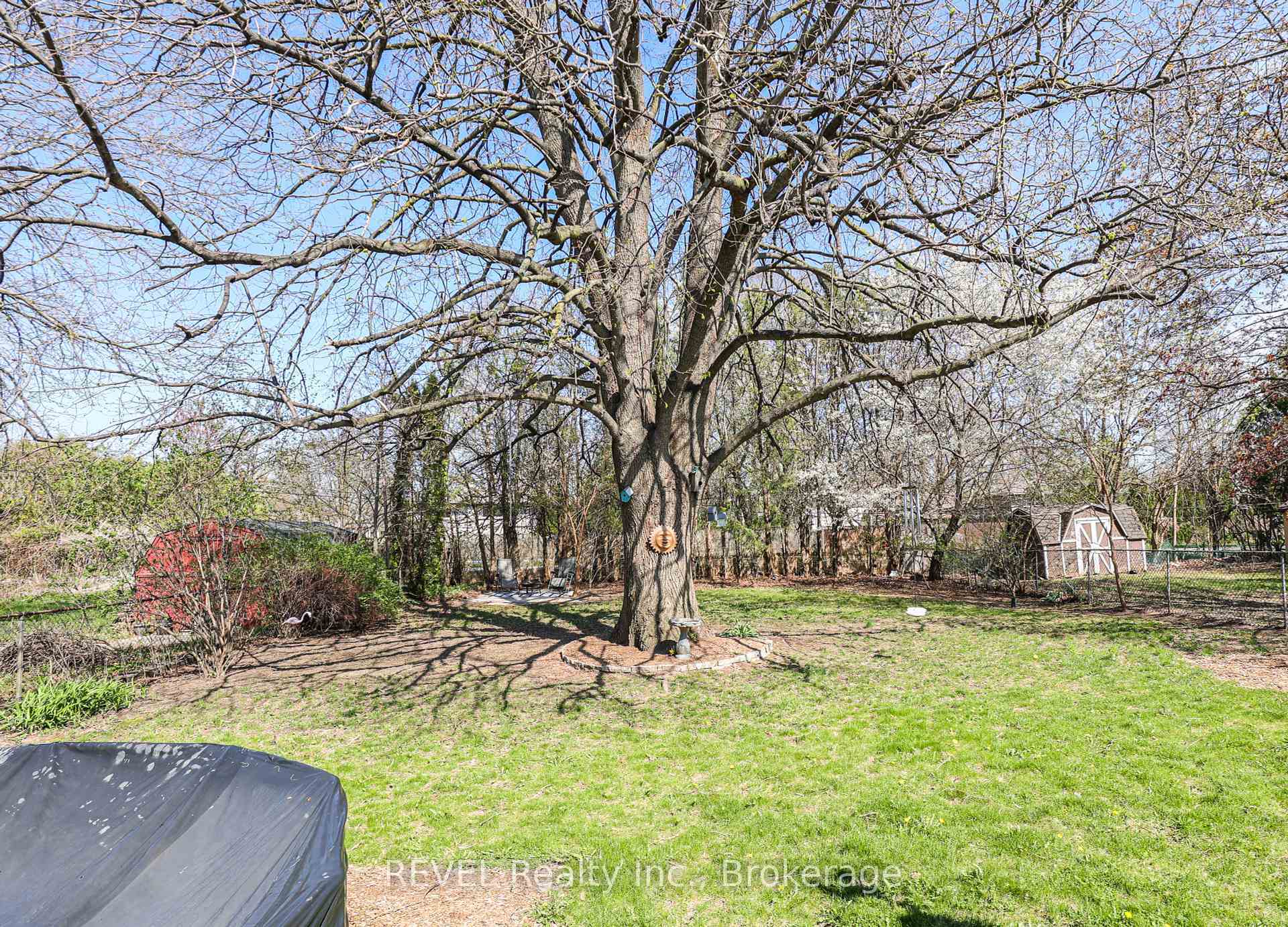 Property Photo: 21 Foxglove Avenue ON L2M 3E7