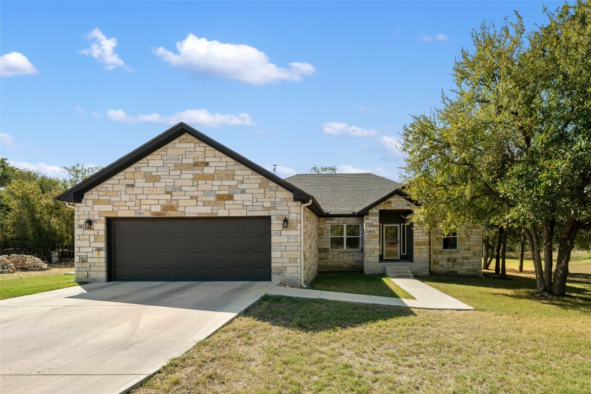 Property Photo: 106 Chaumont Street TX 78639